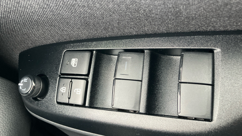 Toyota Yaris 1.5 Hybrid Design 5dr CVT Hybrid Hatchback